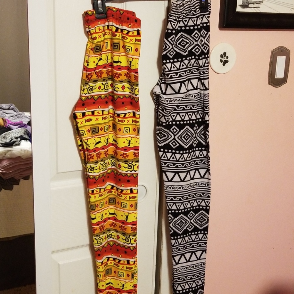 2 pair of leggings